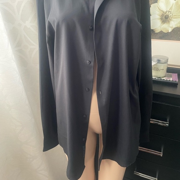 Elegant Black Button-Down Shirt size medium - Picture 2 of 6